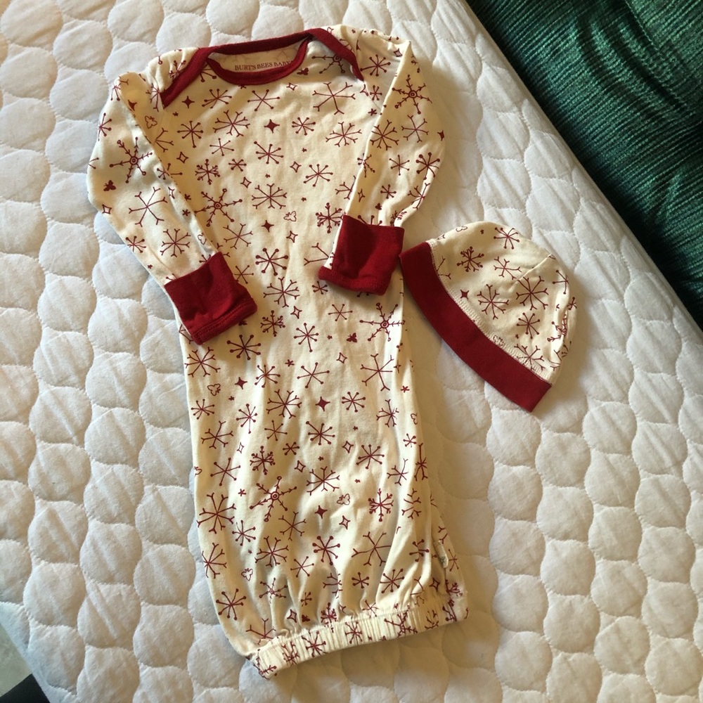 Burt’s Bees Baby Matching Cap and Gown 0-6M
